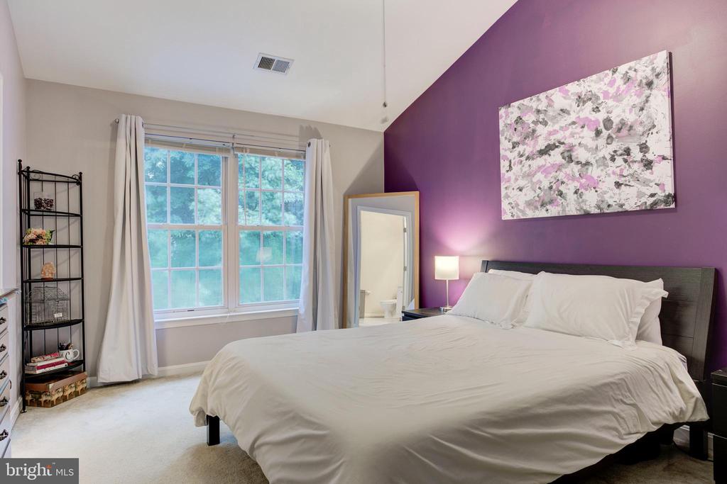 5136 Race Pointe Pl