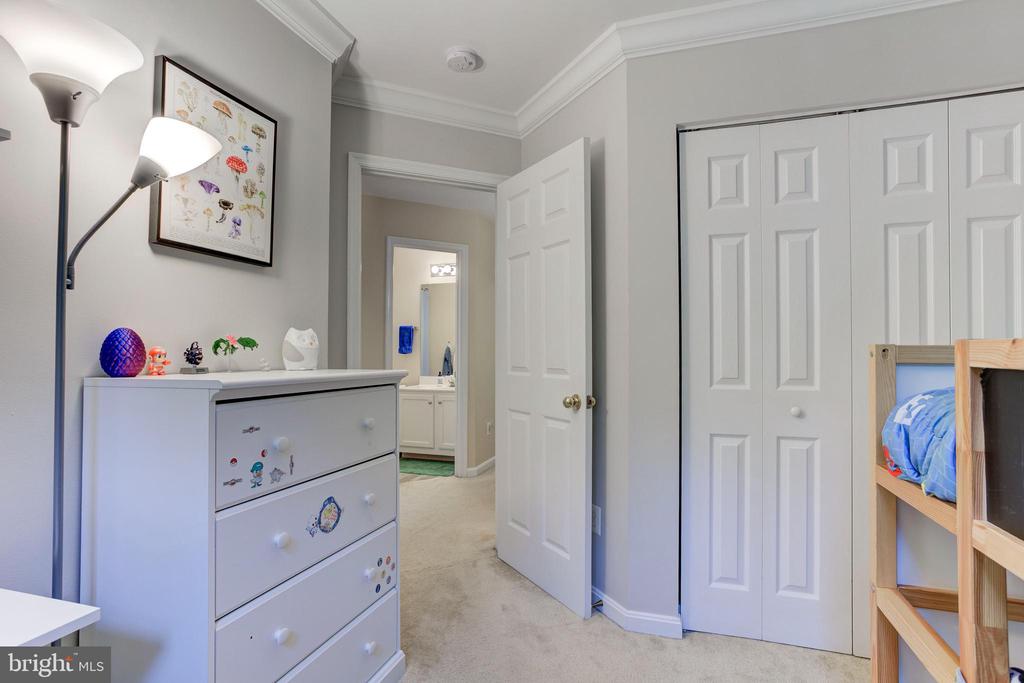 5136 Race Pointe Pl