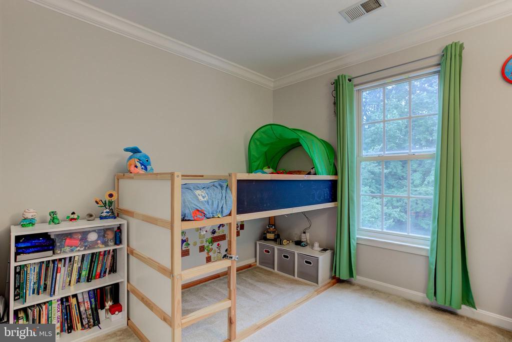 5136 Race Pointe Pl