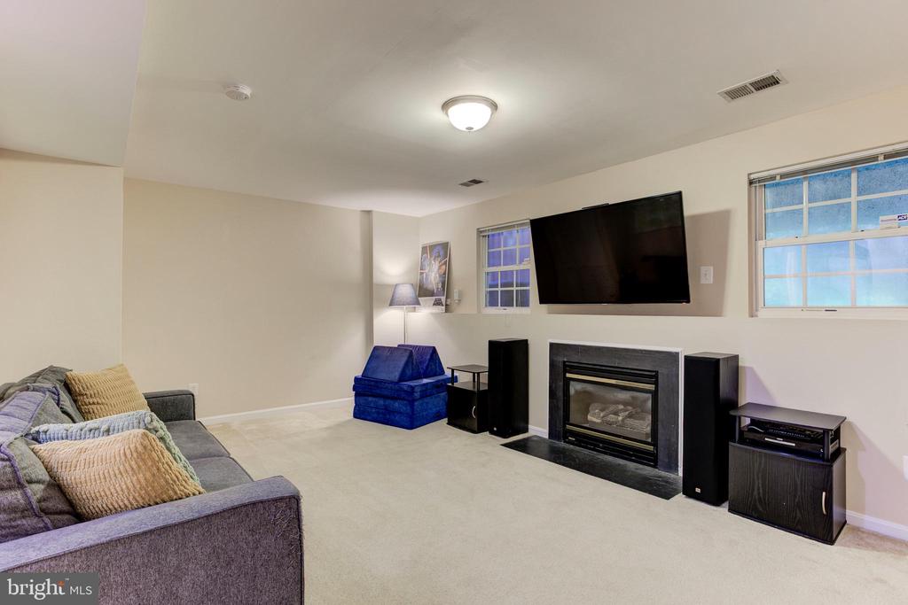 5136 Race Pointe Pl