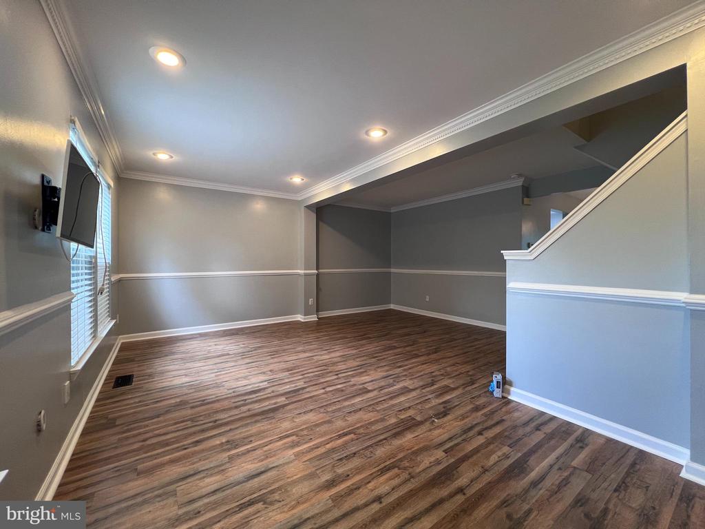 9038 FALCON GLEN CT