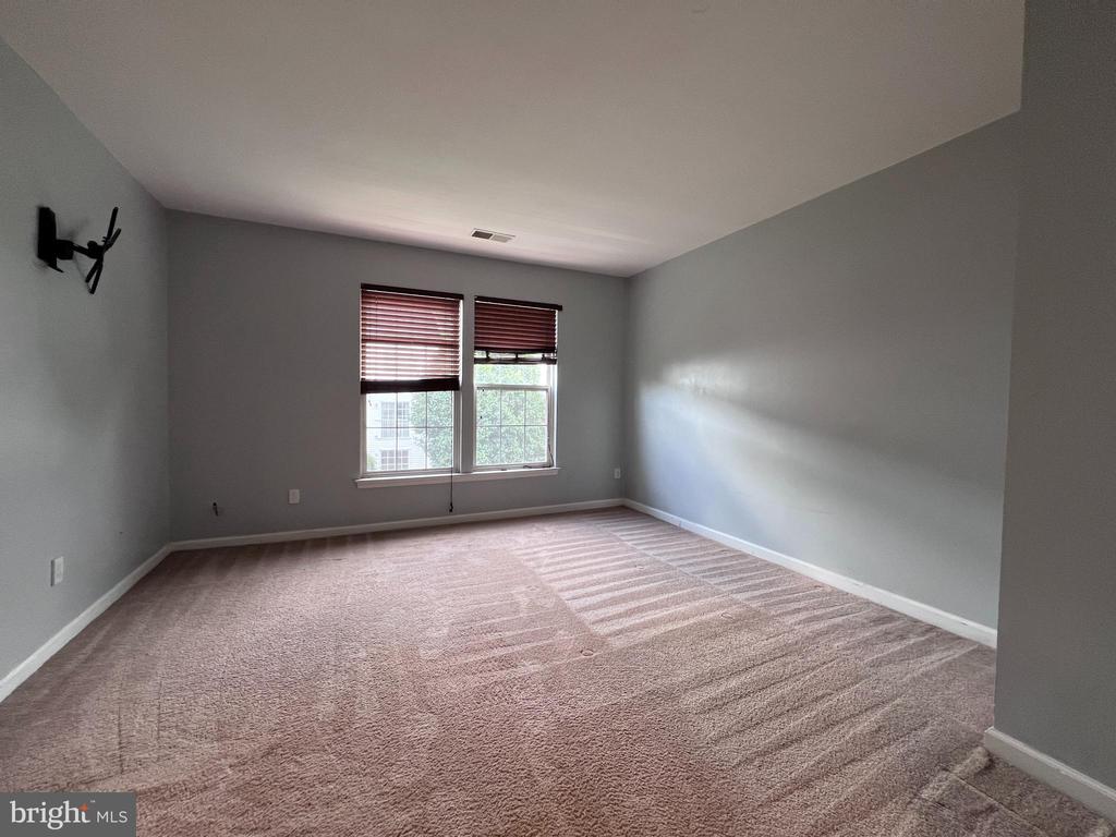 9038 FALCON GLEN CT