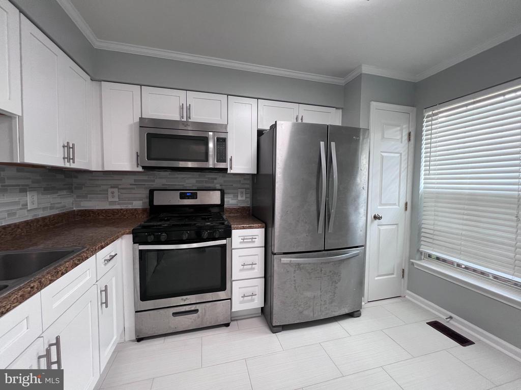9038 FALCON GLEN CT