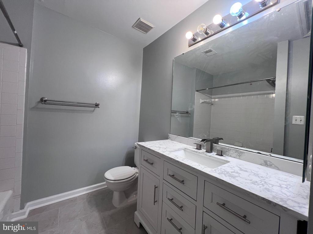 9038 FALCON GLEN CT