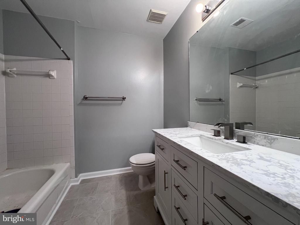 9038 FALCON GLEN CT