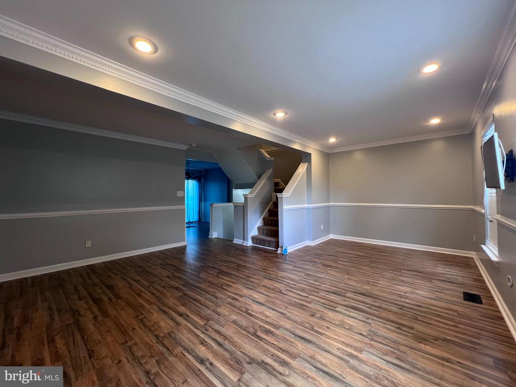 9038 FALCON GLEN CT