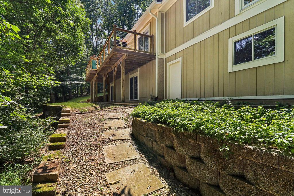 8023 Lake Dr