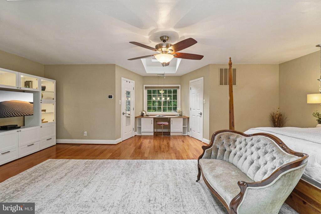 8023 Lake Dr