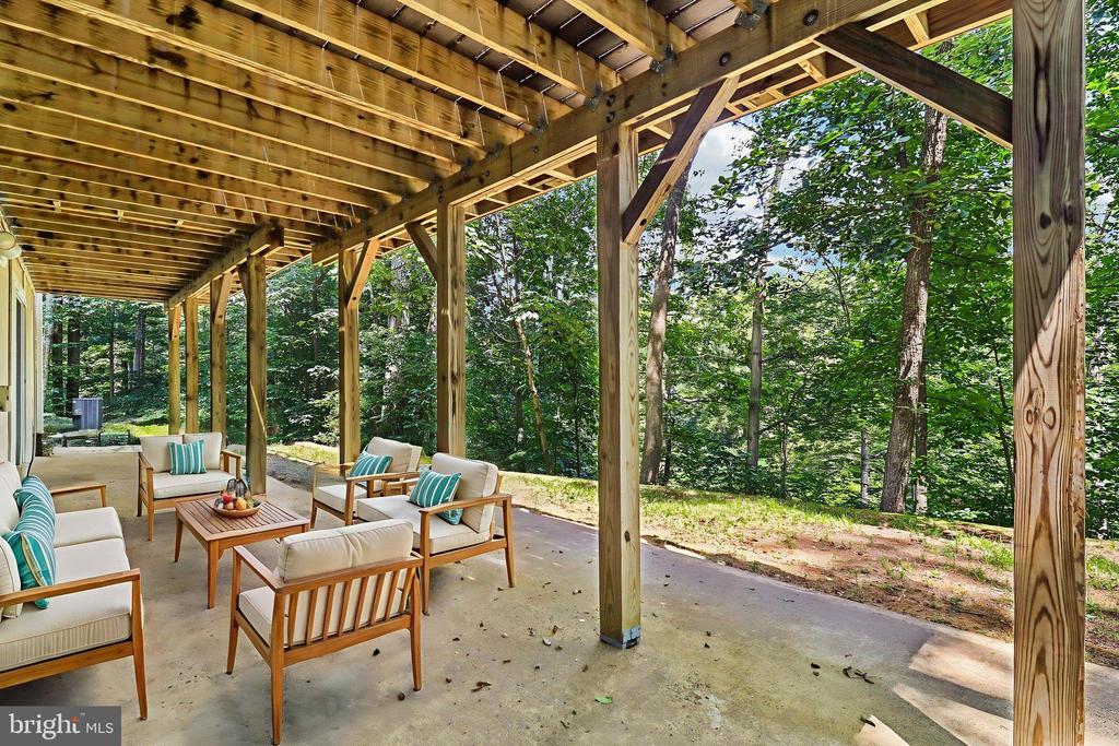 8023 Lake Dr