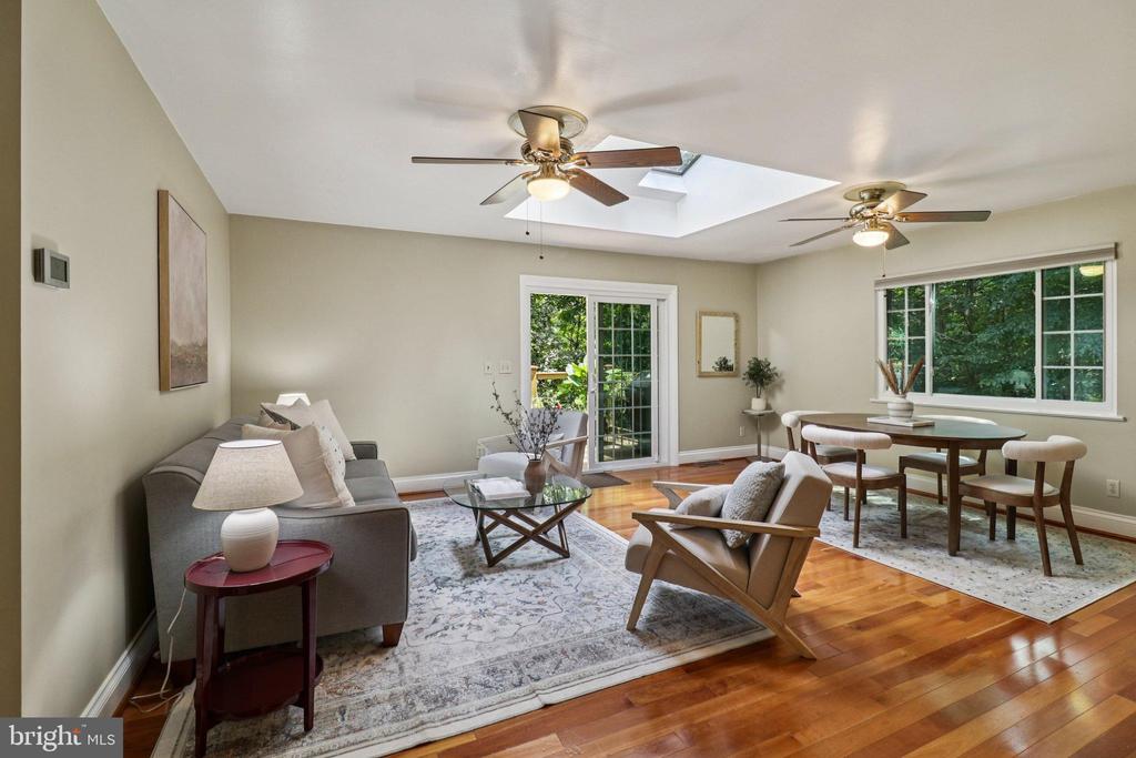 8023 Lake Dr