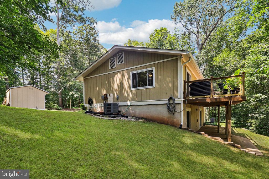 8023 Lake Dr