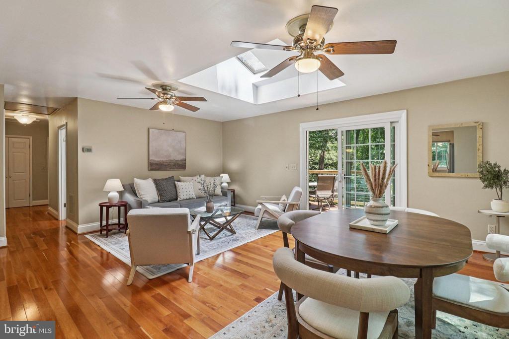 8023 Lake Dr