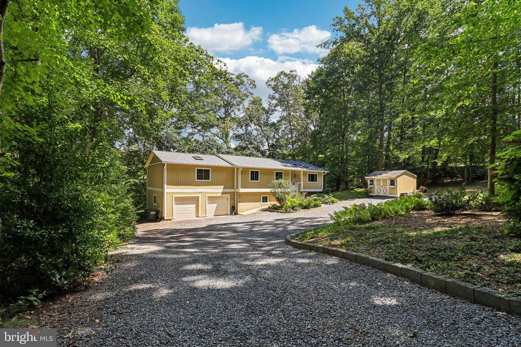 8023 Lake Dr