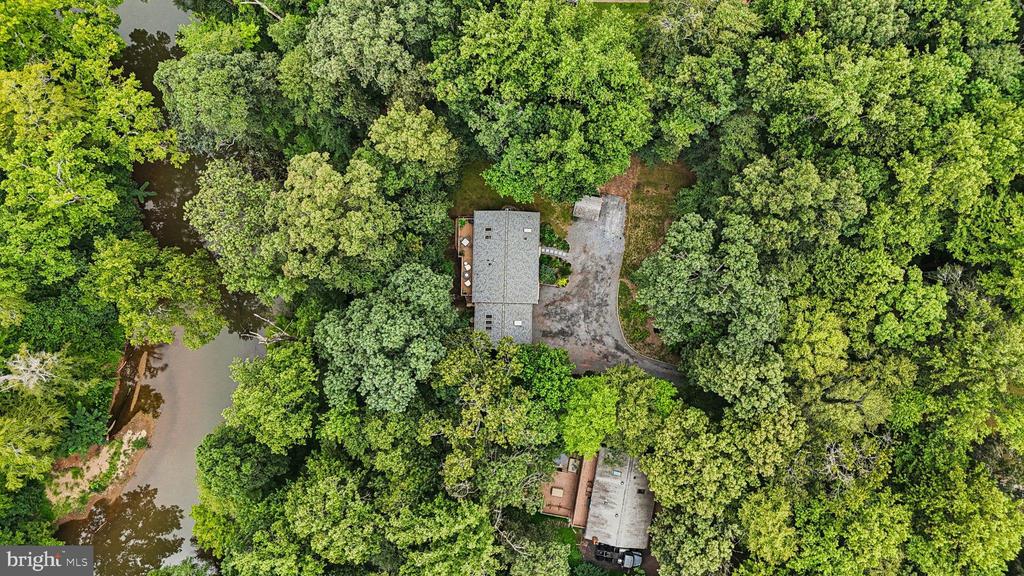 8023 Lake Dr