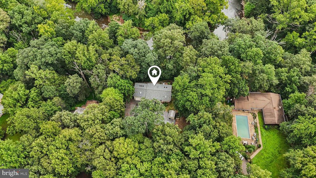 8023 Lake Dr