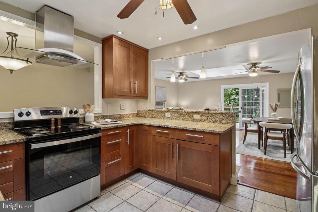 8023 Lake Dr