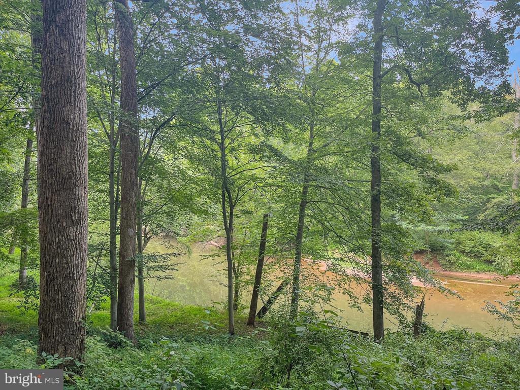 8023 Lake Dr