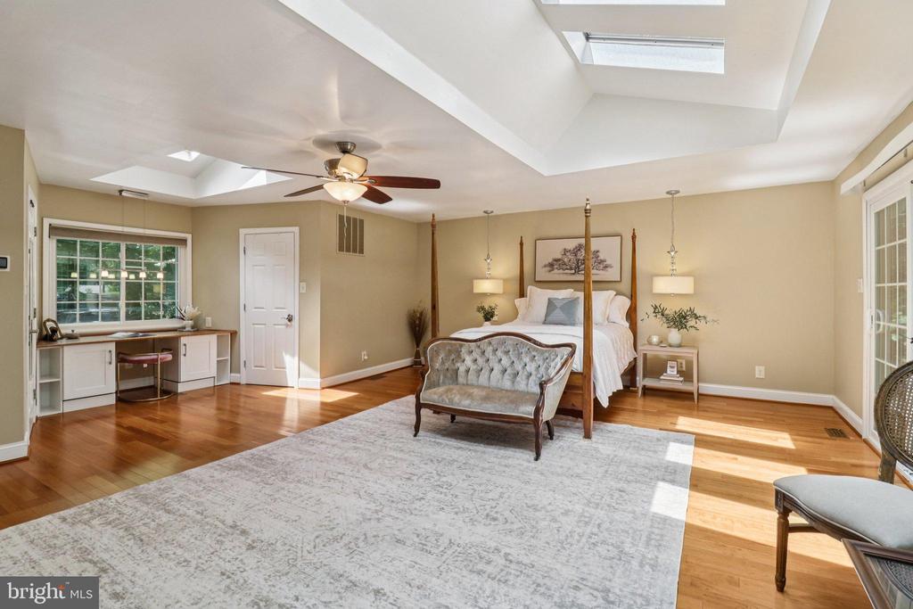 8023 Lake Dr