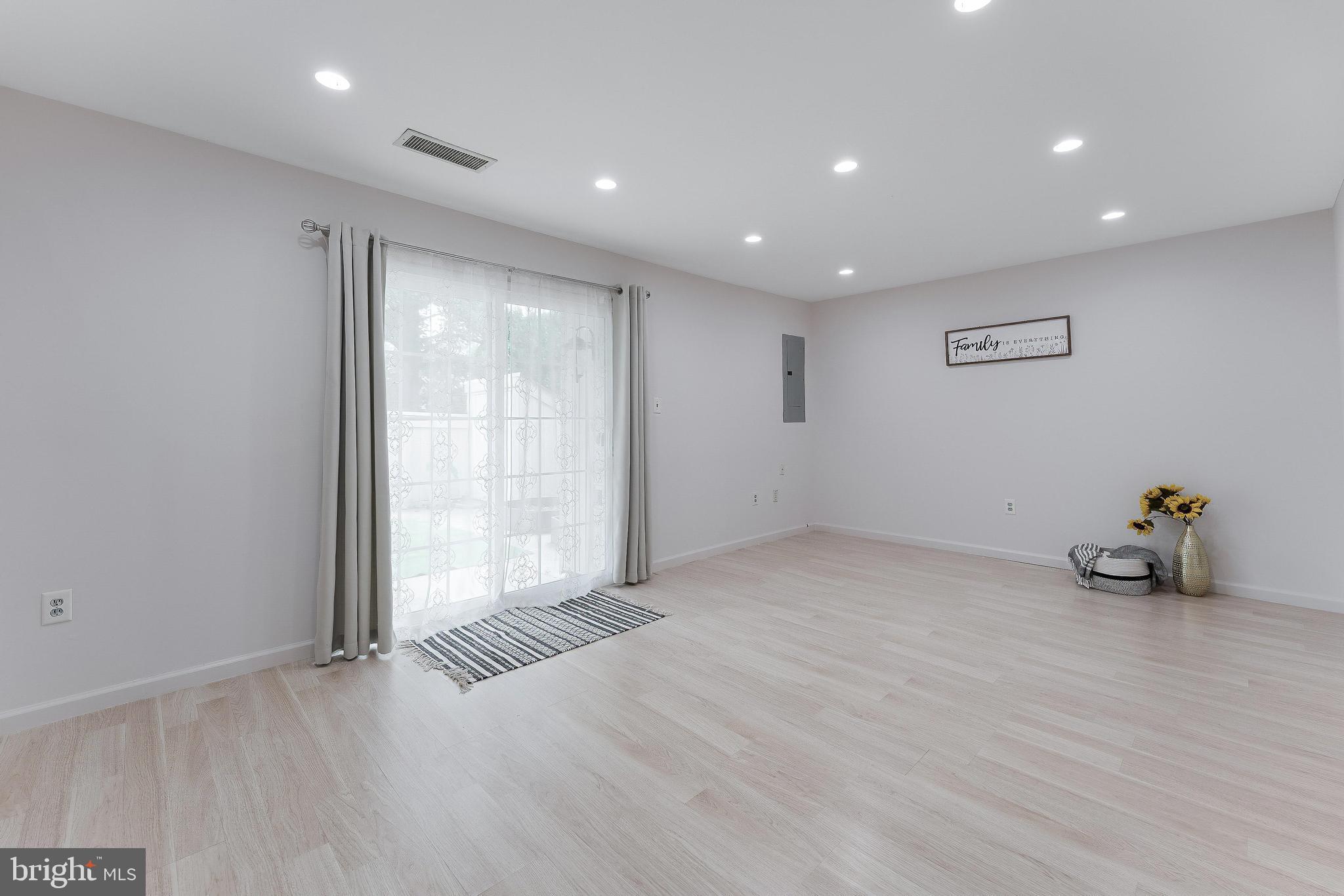 15353 Grist Mill Ter