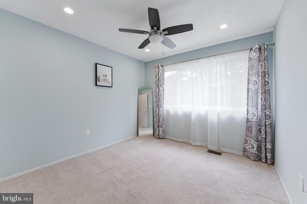 15353 Grist Mill Ter