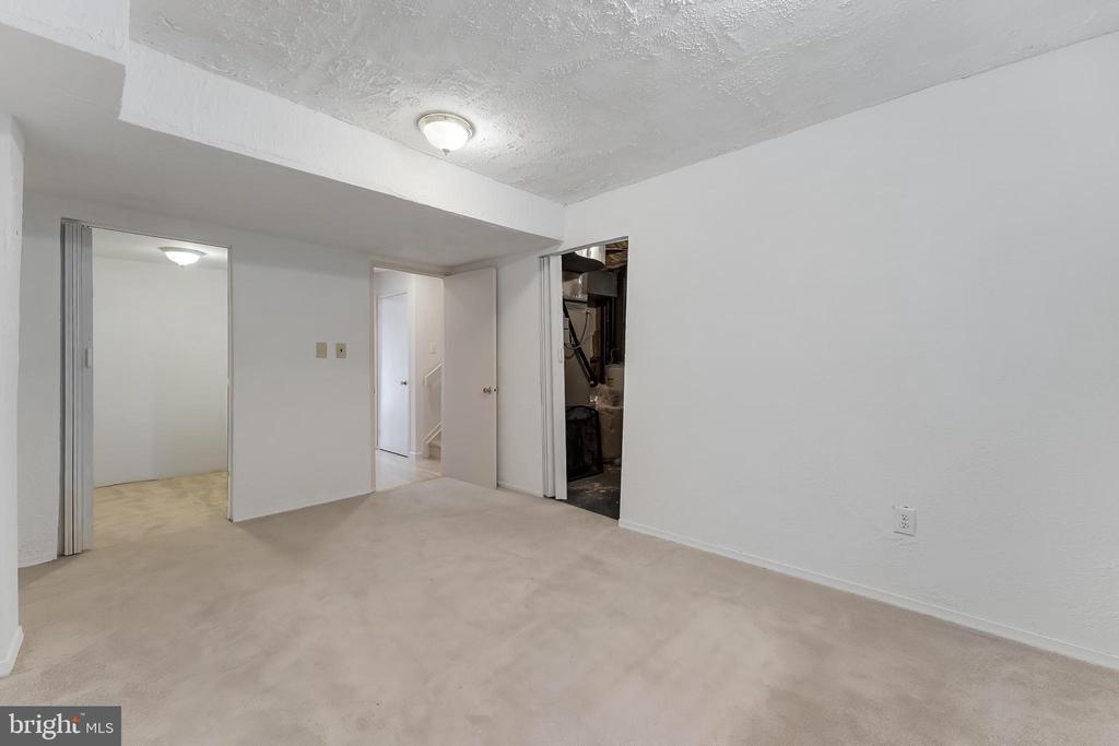 15353 Grist Mill Ter