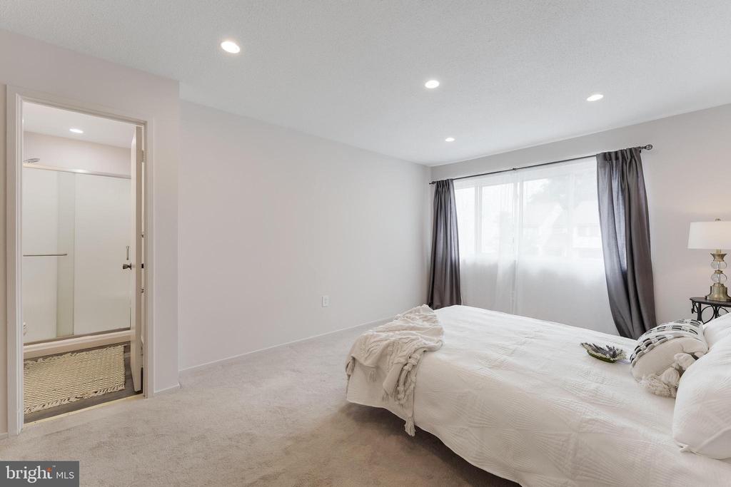 15353 Grist Mill Ter