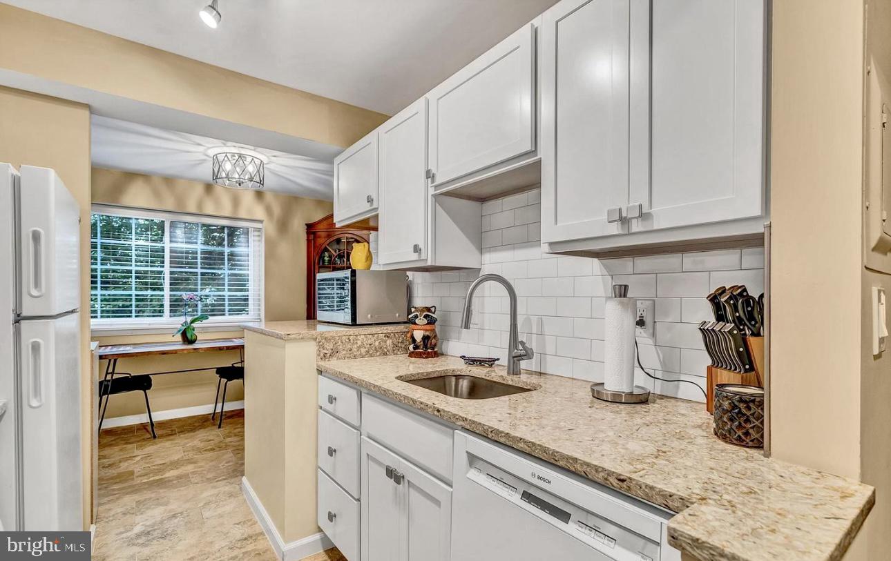 1543 COLONIAL DRIVE T2