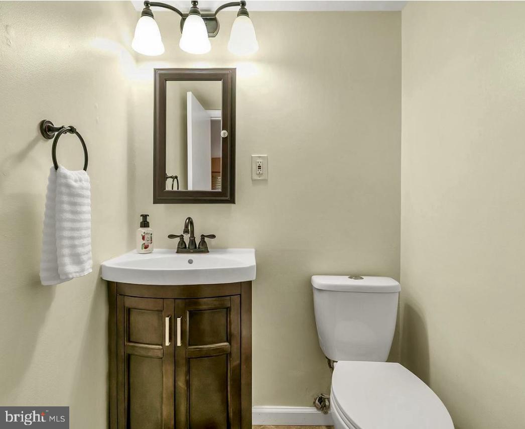 1543 COLONIAL DRIVE T2