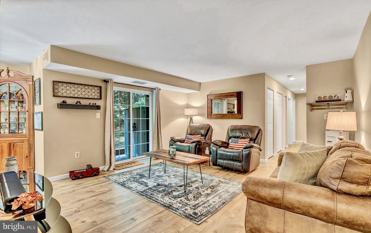 1543 COLONIAL DRIVE T2