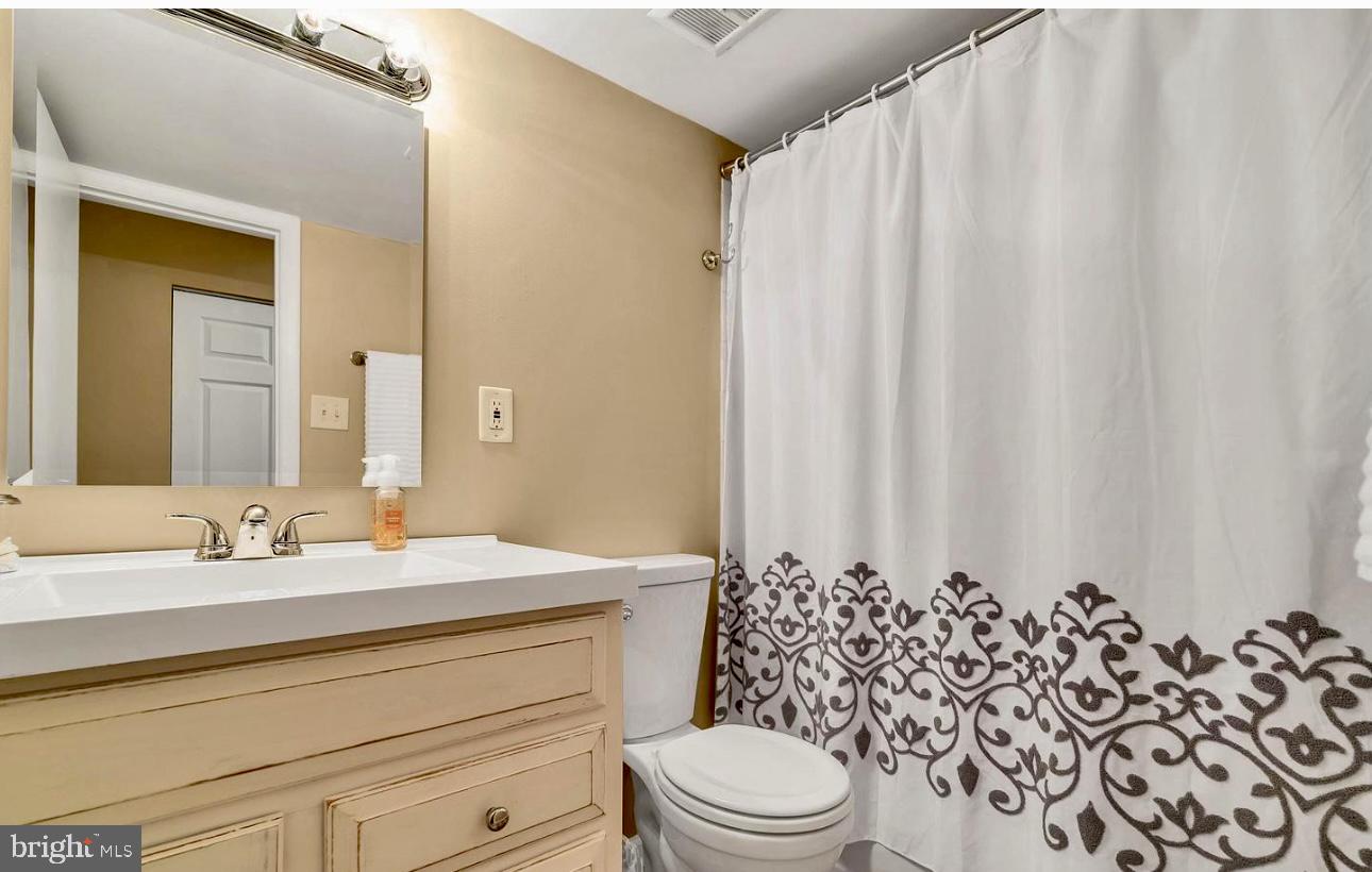 1543 COLONIAL DRIVE T2