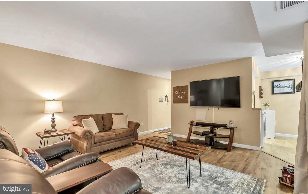 1543 COLONIAL DRIVE T2