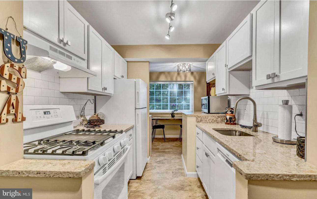 1543 COLONIAL DRIVE T2