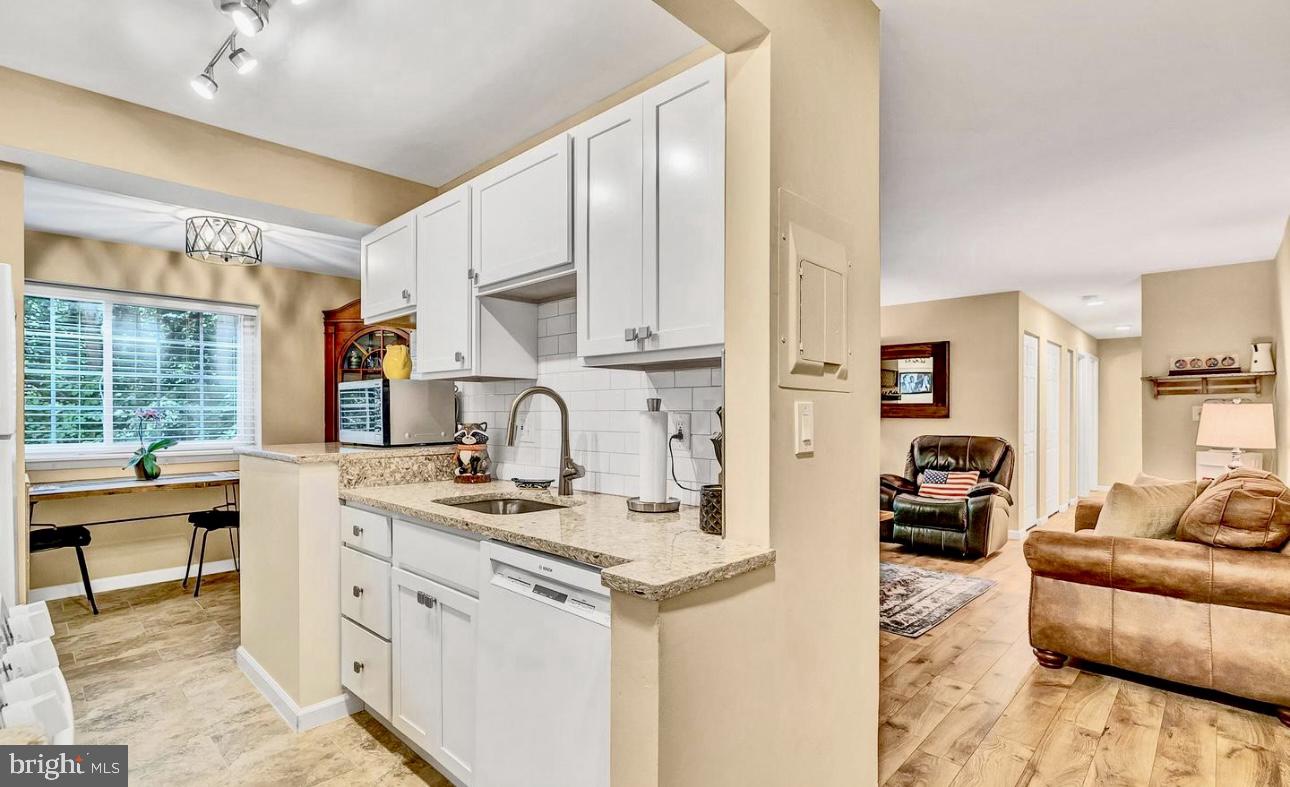 1543 COLONIAL DRIVE T2