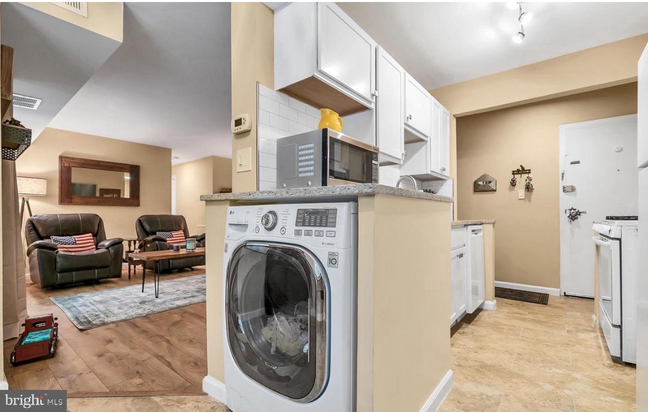 1543 COLONIAL DRIVE T2