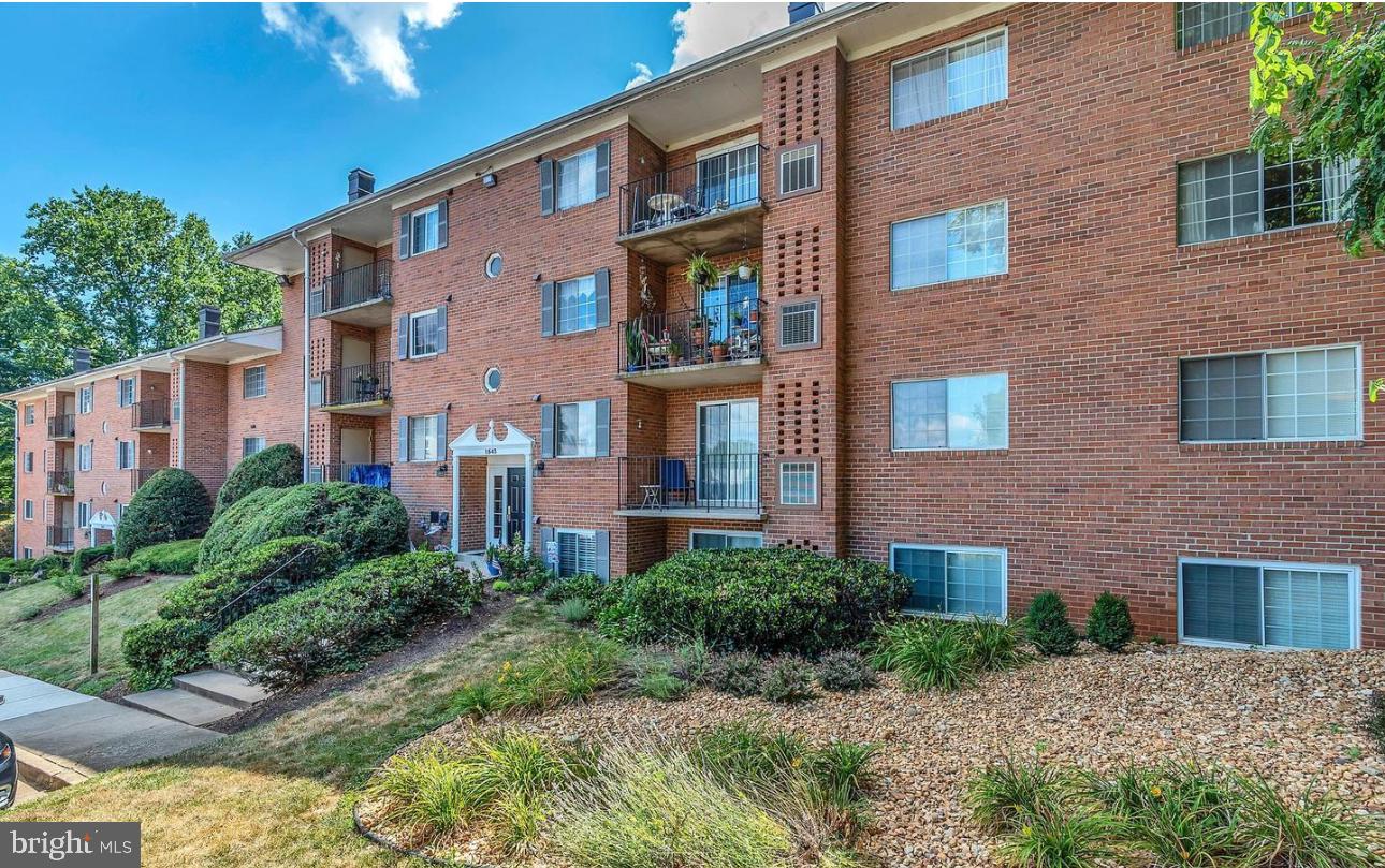 1543 COLONIAL DRIVE T2