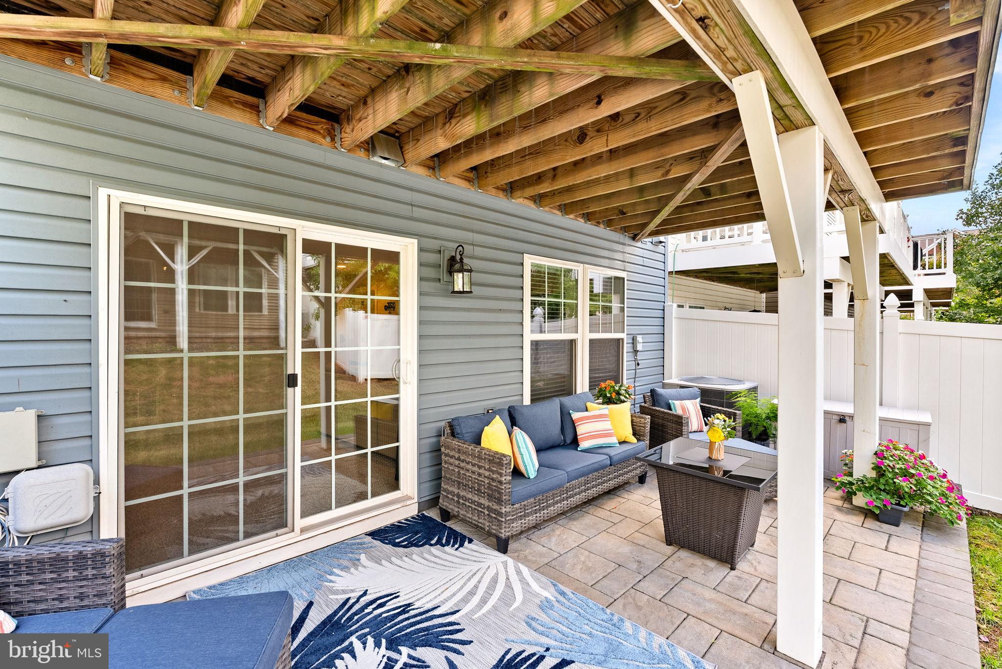 8943 ENGLEWOOD FARMS DRIVE