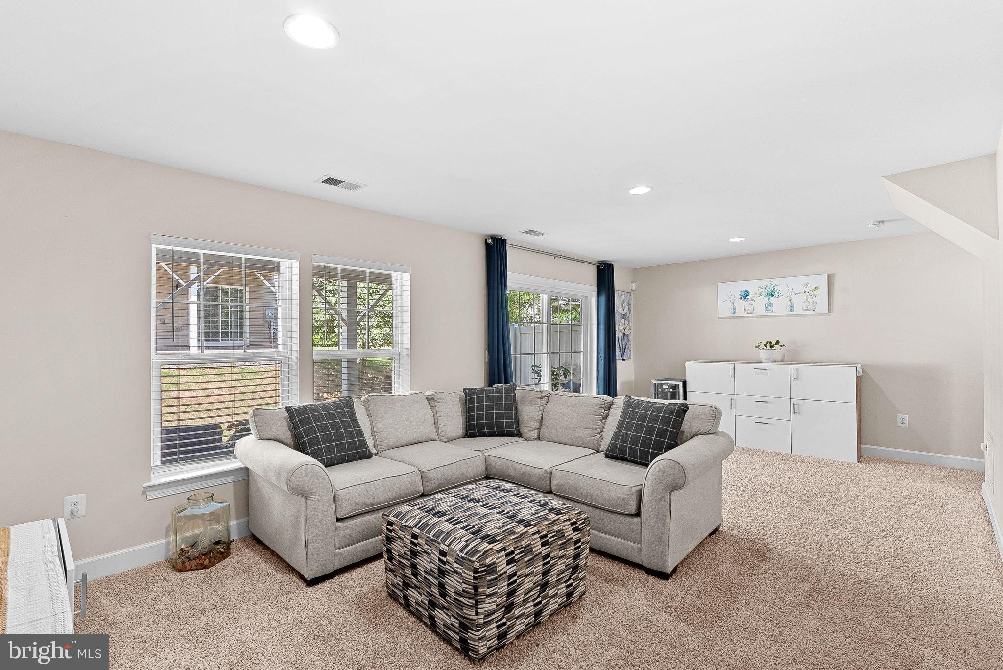 8943 ENGLEWOOD FARMS DRIVE