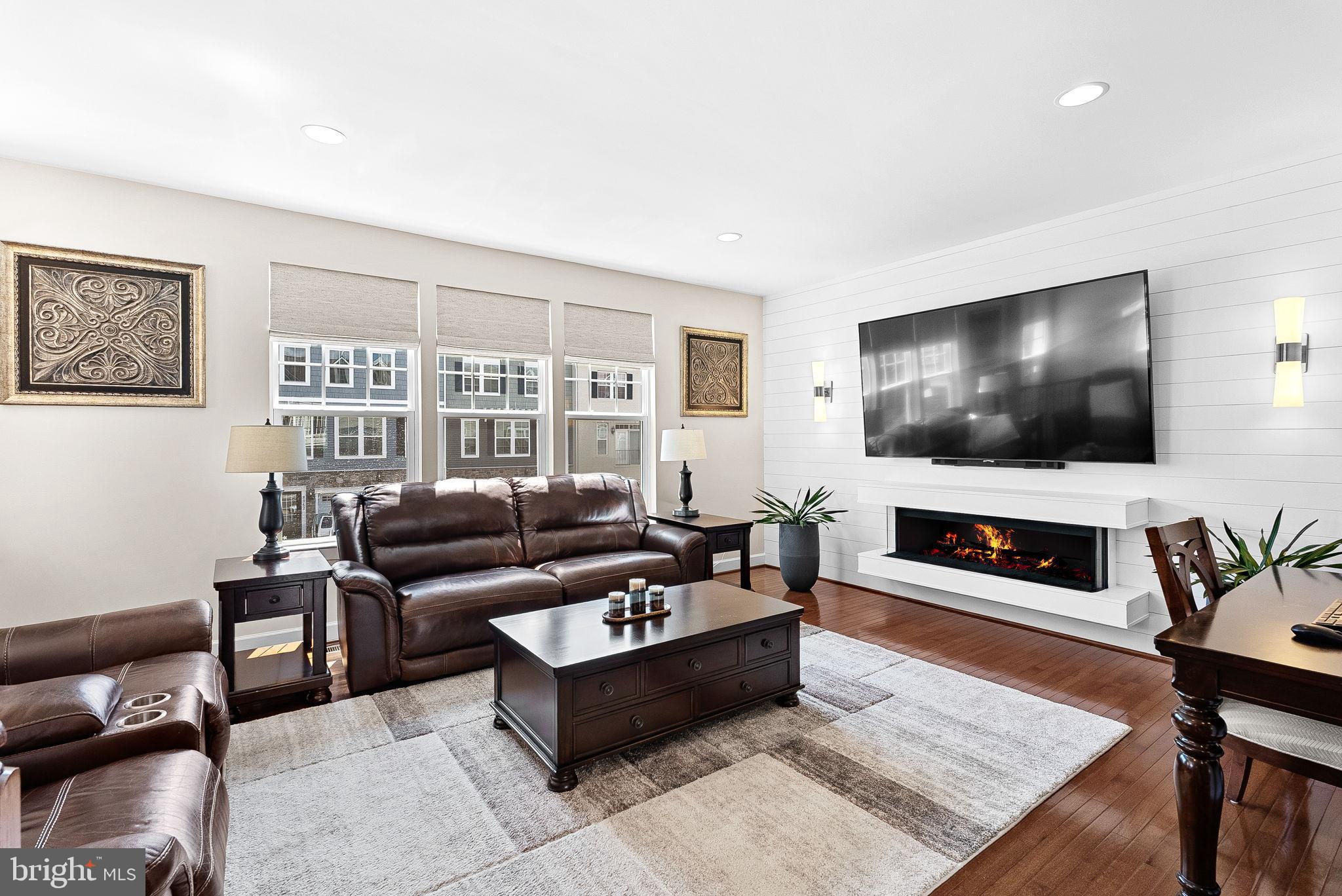 8943 ENGLEWOOD FARMS DRIVE