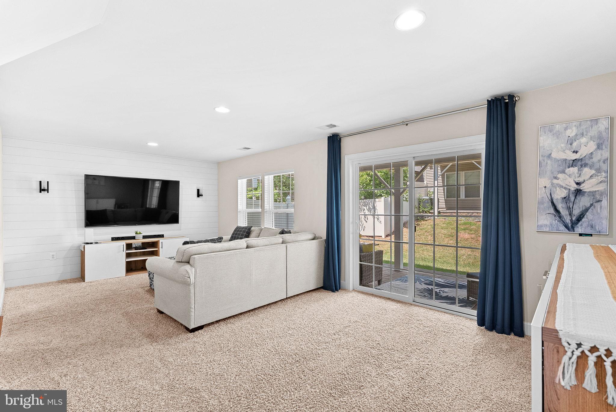 8943 ENGLEWOOD FARMS DRIVE