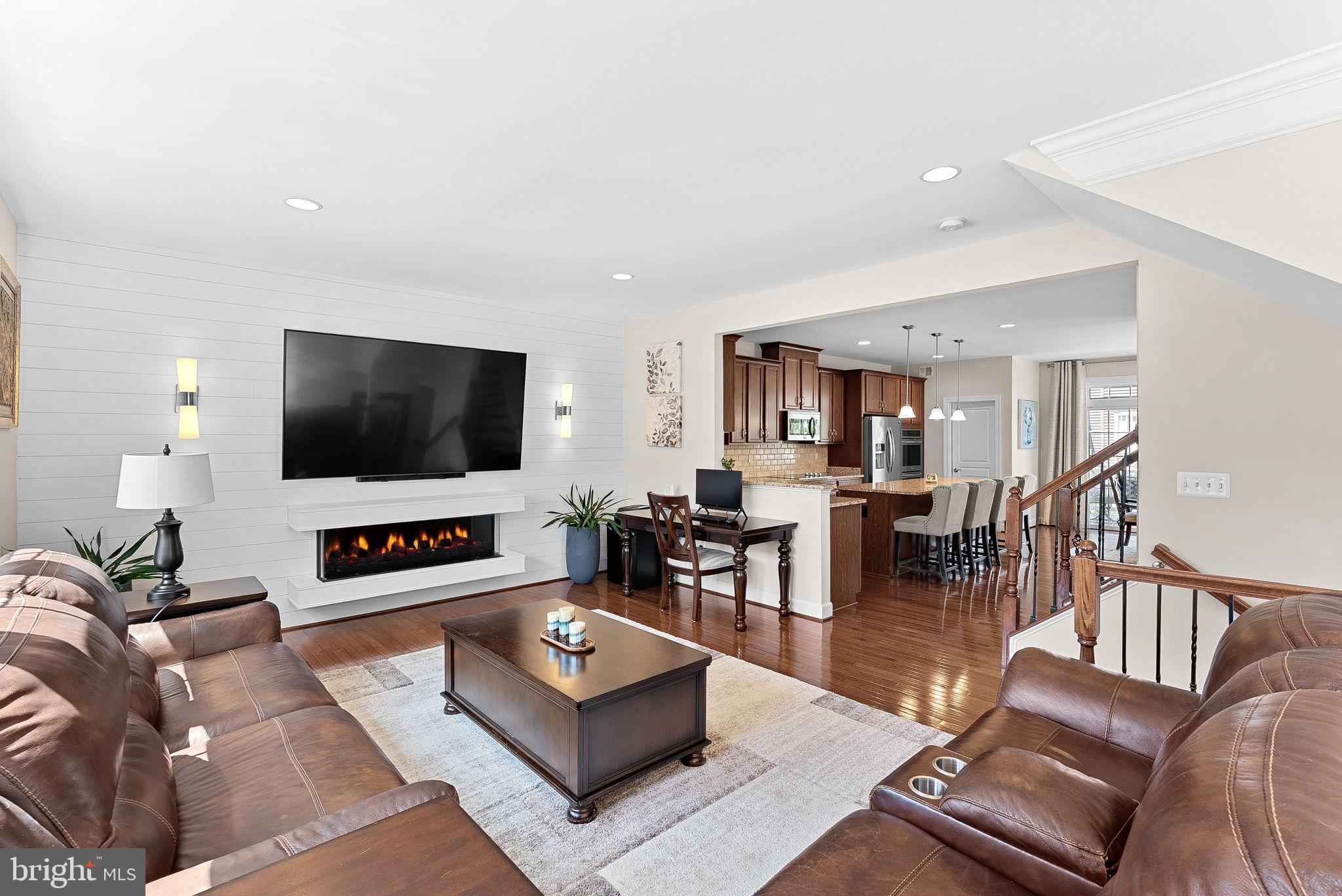 8943 ENGLEWOOD FARMS DRIVE