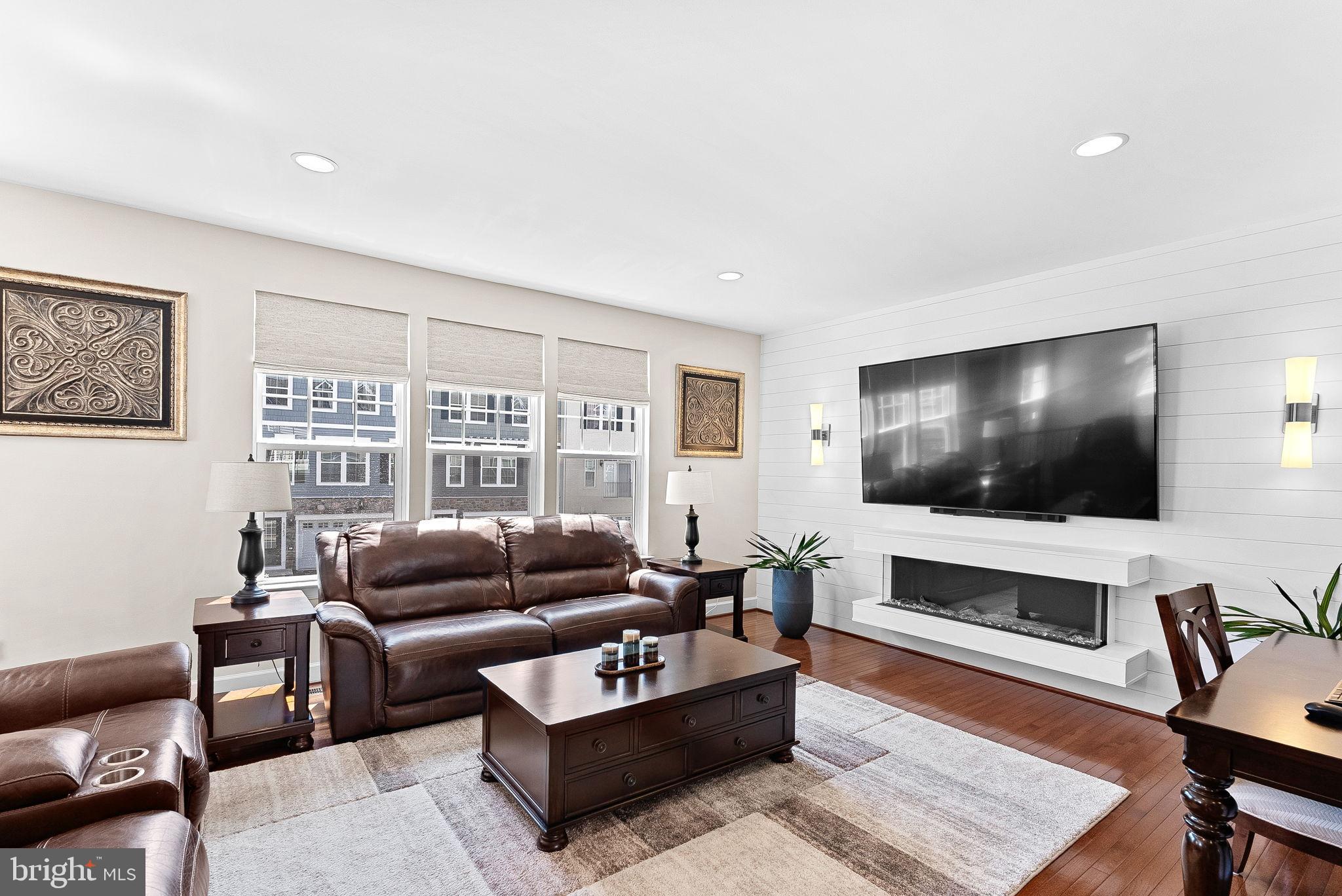 8943 ENGLEWOOD FARMS DRIVE