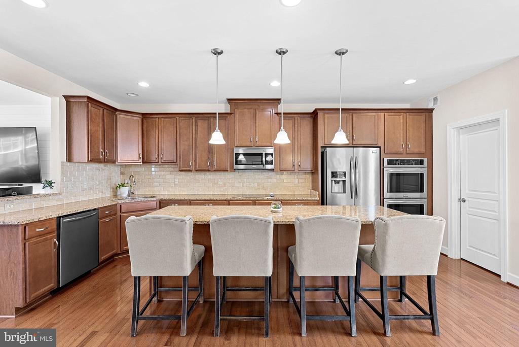 8943 ENGLEWOOD FARMS DRIVE