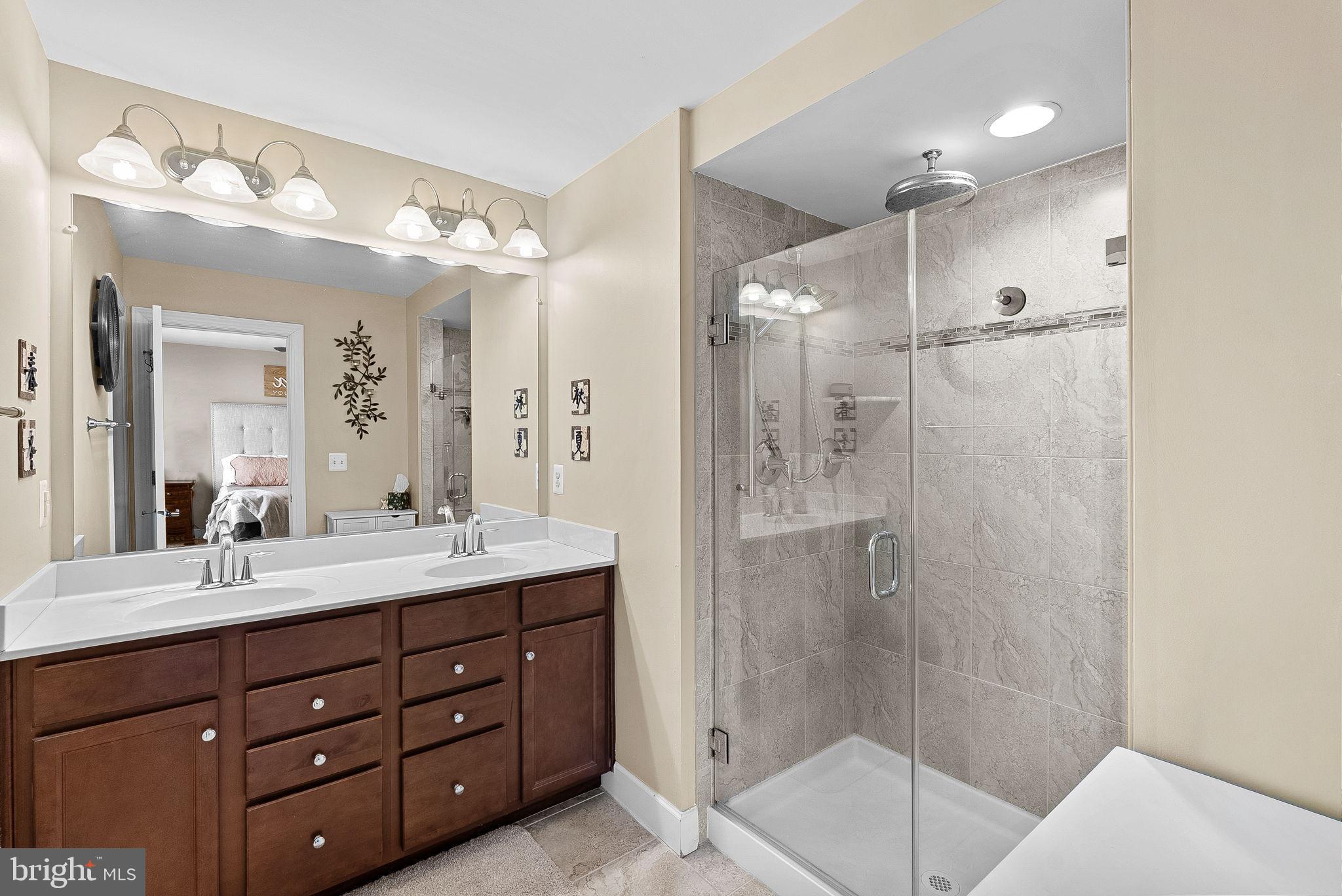 8943 ENGLEWOOD FARMS DRIVE