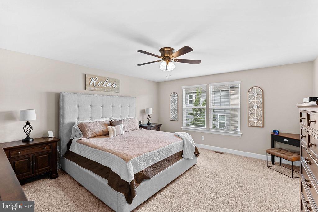 8943 ENGLEWOOD FARMS DRIVE