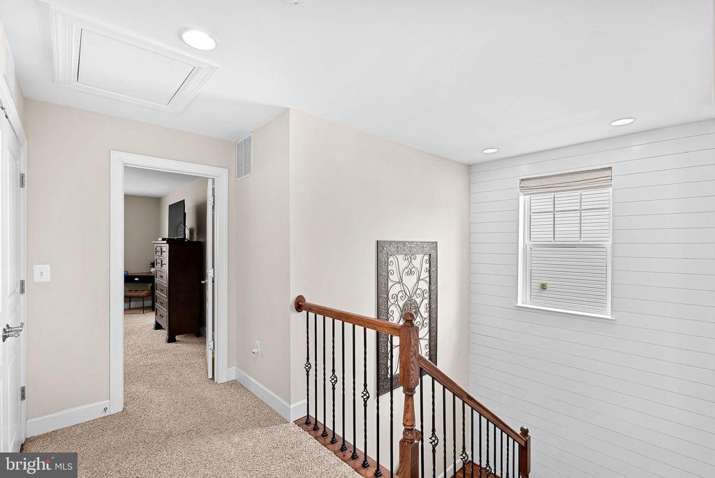 8943 ENGLEWOOD FARMS DRIVE