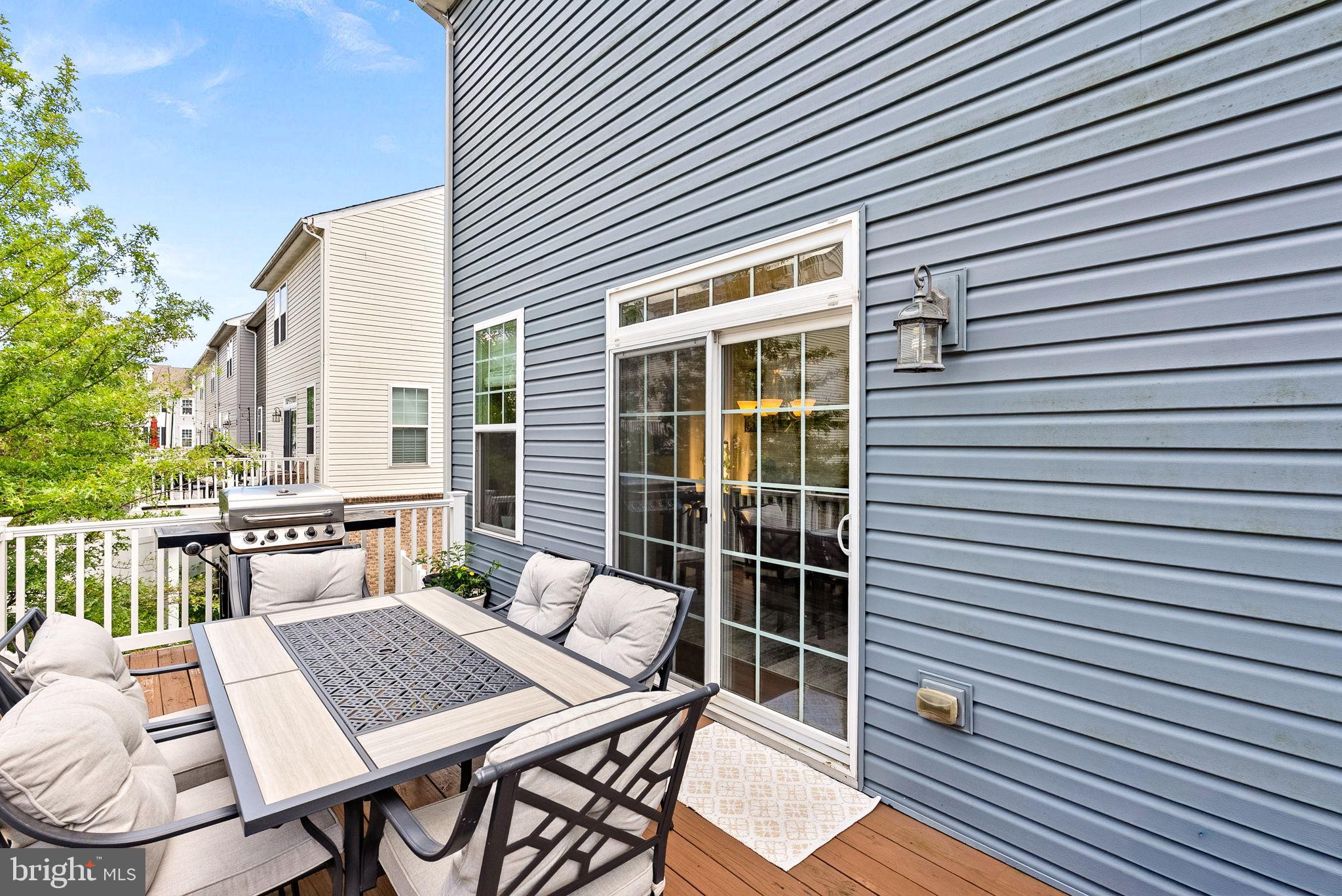 8943 ENGLEWOOD FARMS DRIVE