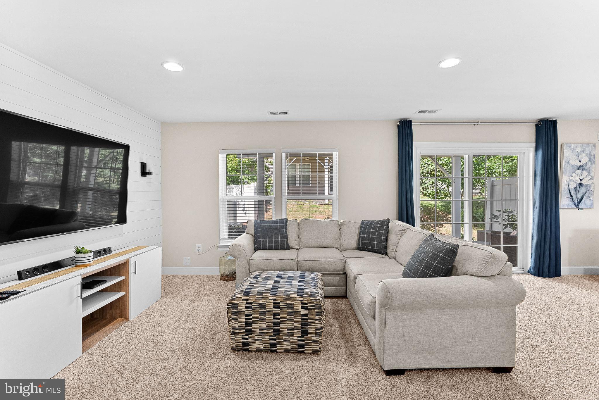 8943 ENGLEWOOD FARMS DRIVE