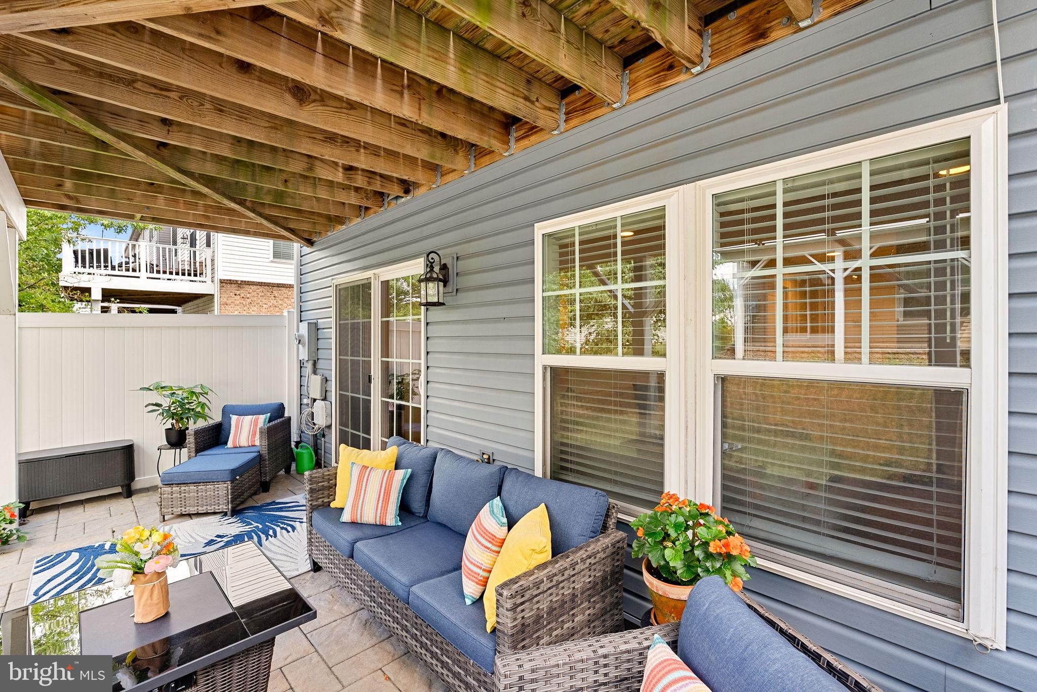 8943 ENGLEWOOD FARMS DRIVE