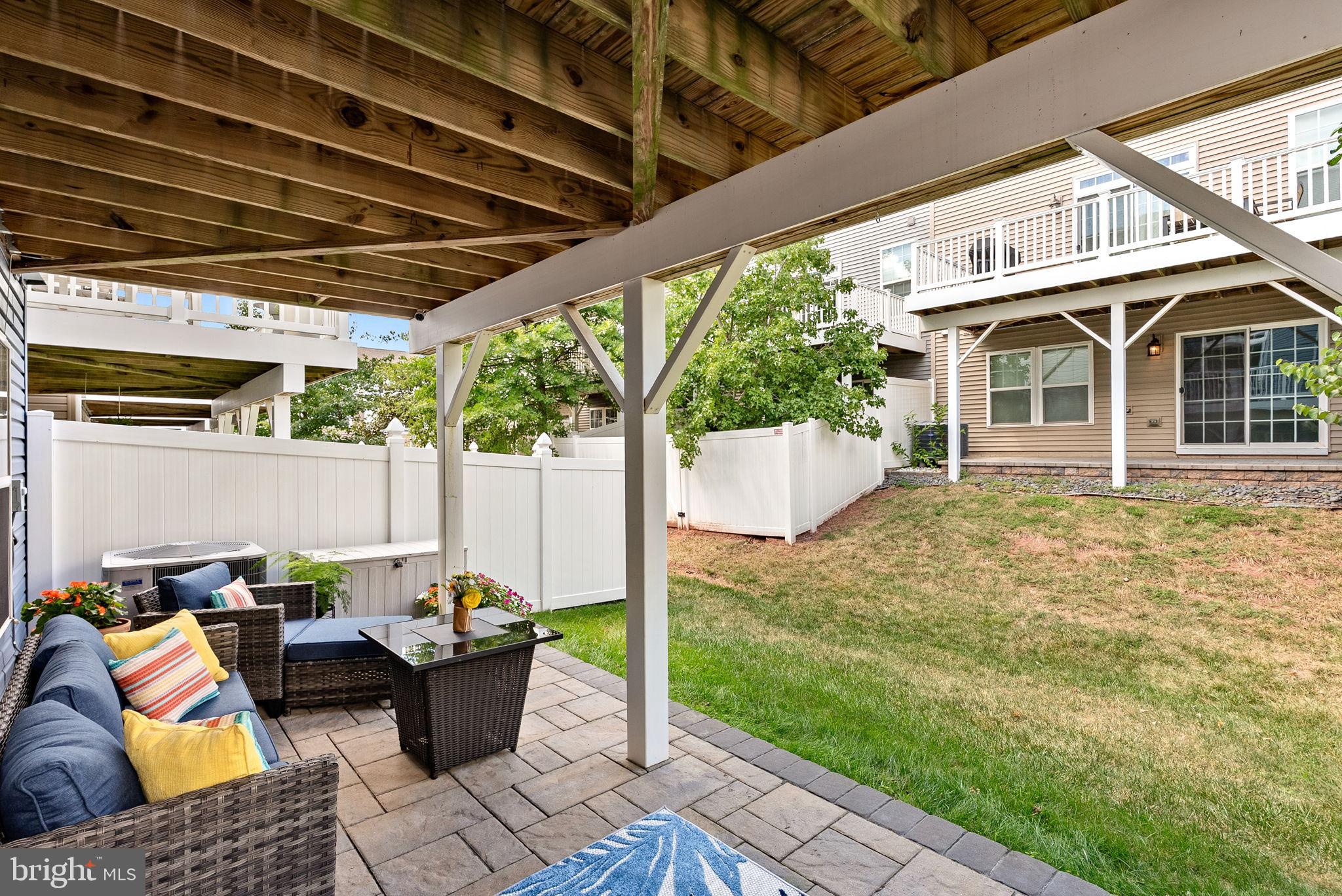 8943 ENGLEWOOD FARMS DRIVE