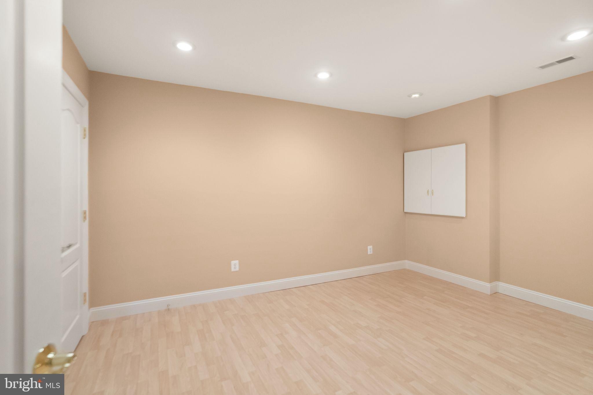8318 ROXBOROUGH LOOP